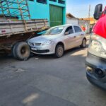 Carro entra embaixo de caminhão após mulher passar mal em Piracicaba (SP)