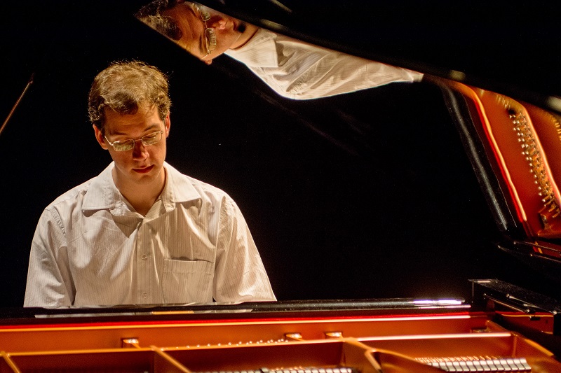 Pedro Brack, pianista já ganhou vários prêmios por suas brilhantes performances (Foto: Divulgação)