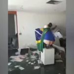 Apoio a Bolsonaro despenca de 71% para 22% em Piracicaba após atos terroristas; democracia bate 78%