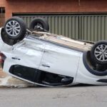Veículo capota após colidir contra outro carro em Piracicaba