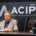 Palestra do economista Roberto Macedo lota auditório da Acipi, em Piracicaba