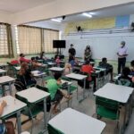 Equipe de Controle de Doenças visita escola que registrou surto de Covid-19 em Piracicaba (SP)