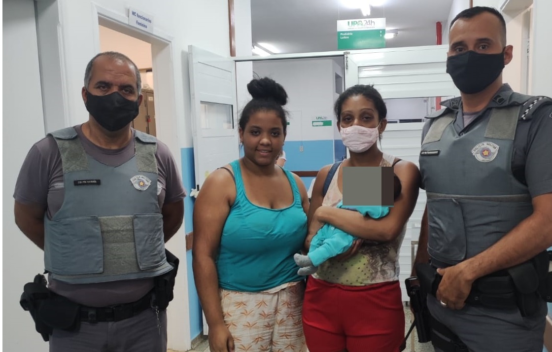 Policiais militares salvam bebê engasgado com leite em Piracicaba (SP)