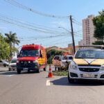 Motociclista é socorrido com ferimentos após acidente em Piracicaba (SP)