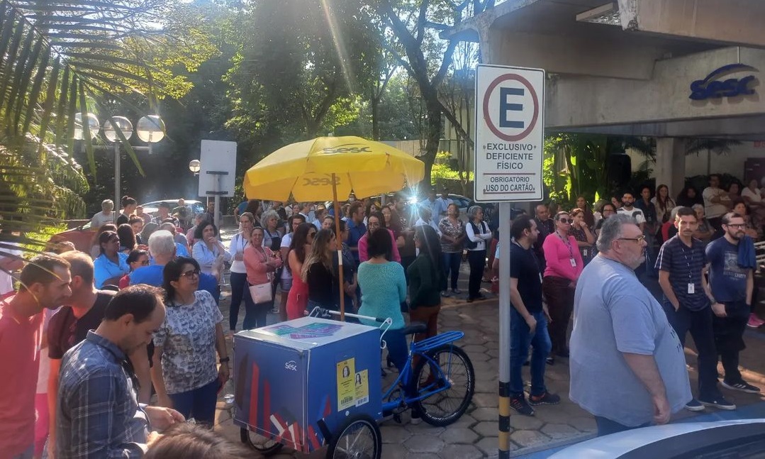 Piracicaba registra protesto contra diminuição de verba do Sesc e do Senac