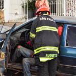 Idoso fica preso nas ferragens após acidente em Piracicaba