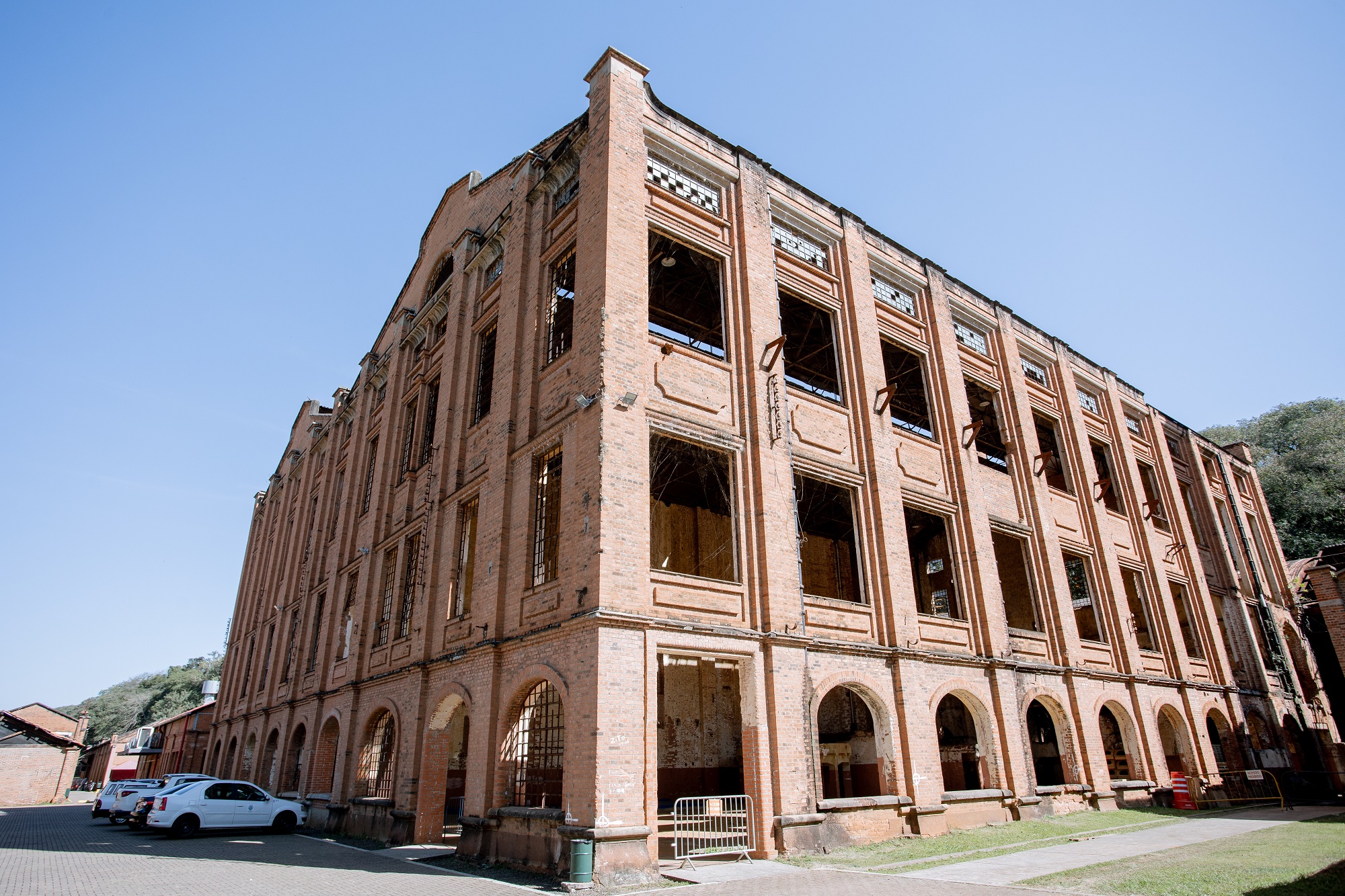 Raízen e Prefeitura firmam parceria para restauro de barracões no Engenho Central, em Piracicaba (SP)