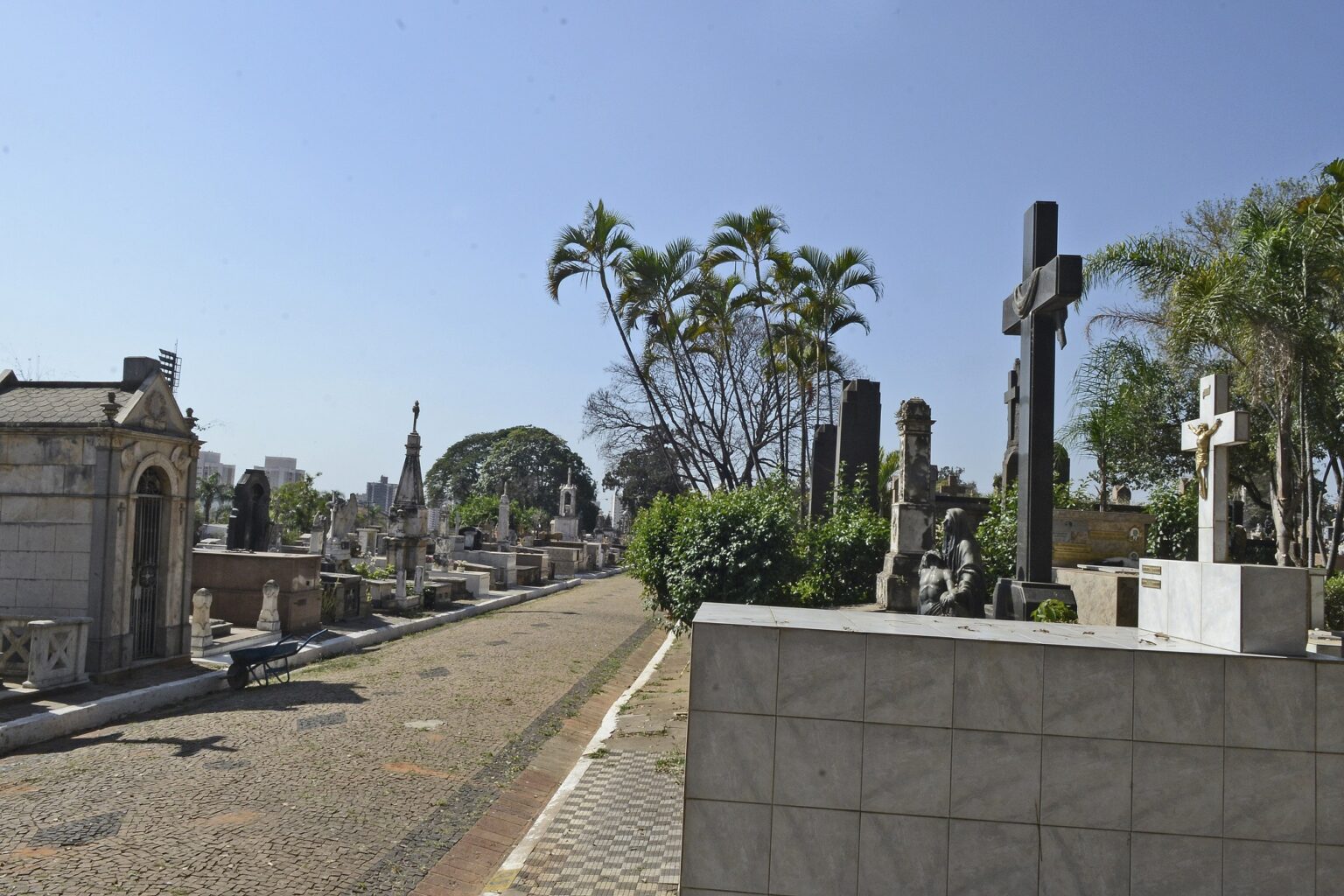 Em Piracicaba, 10 mil pessoas devem passar pelos cemitérios municipais no Dia dos Pais