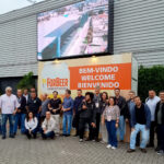 Comitiva piracicabana visita feira para a indústria de cerveja