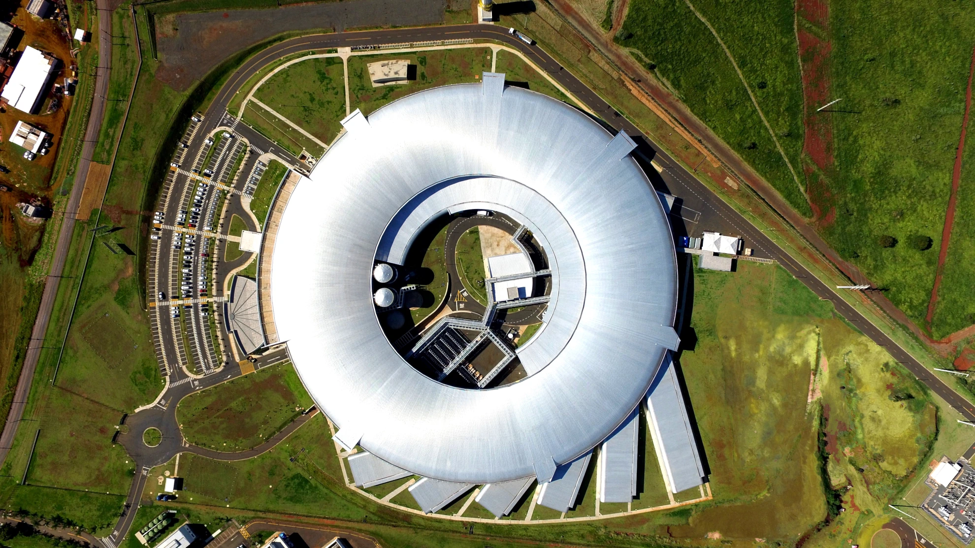 Ciesp e CNPEM fecham acordo para conectar indústria brasileira a pesquisa cientifica