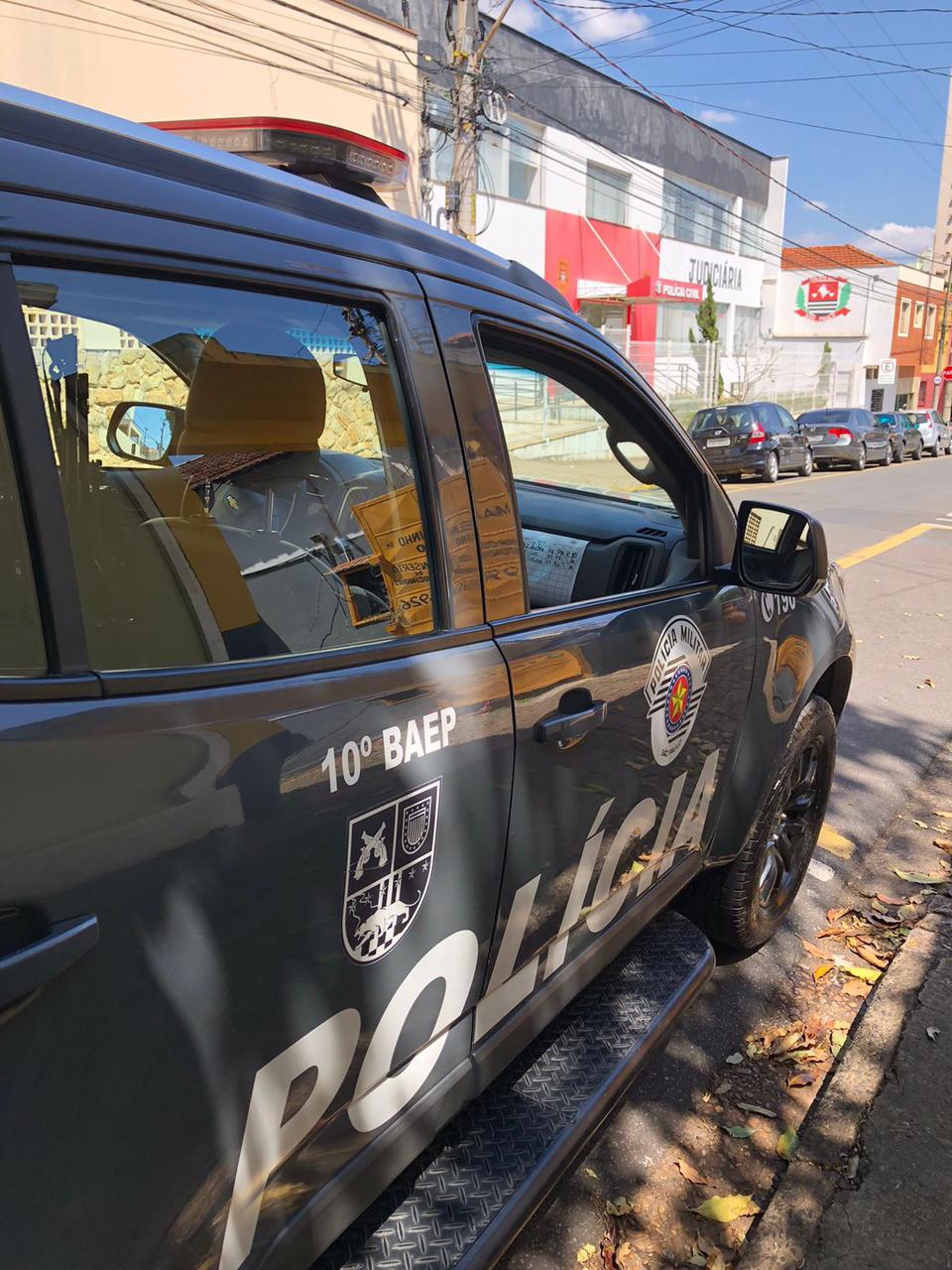 Traficante é preso com drogas e celular recebido como pagamento de usuário em Piracicaba