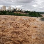 Rio Piracicaba atinge 4,4 metros e entra em estado de emergência devido ao risco de extravasamento