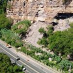 Após pedra de grande porte deslizar, Prefeitura executa serviço emergencial na pedreira do Bongue, em Piracicaba (SP)
