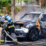 Carro fica totalmente destruído após pegar fogo em Piracicaba (SP); veja fotos
