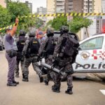Polícia isola quarteirão em Piracicaba após homem armado e em surto psicótico tentar fazer mãe de refém dentro de casa