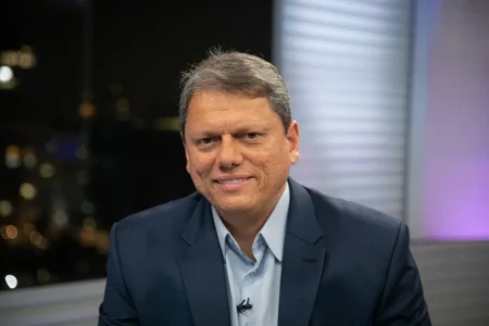 Tarcísio de Freitas lidera corrida para o Governo de SP em 2026, aponta Realtime Big Data