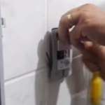 Homem é detido após instalar câmera para filmar criança no banho
