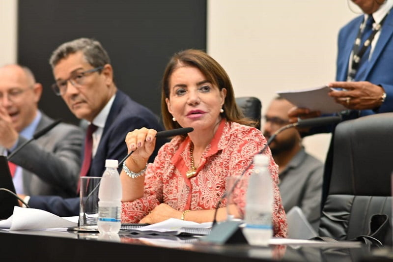 Bebel diz que cortar recursos da educação “é crime de lesa pátria”