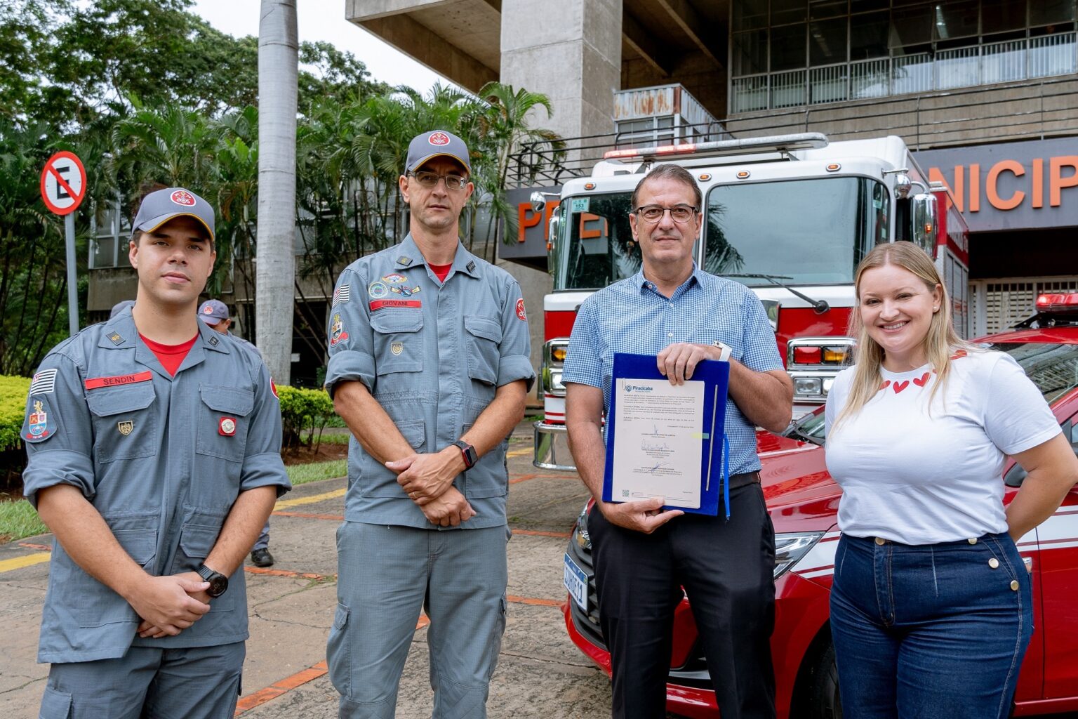 Almeida entrega nova viatura ao Corpo de Bombeiros; Governo investe R$ 1,3 milhão nesta área em Piracicaba