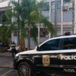 Motorista é detido por manobras perigosas, xingar e dar soco em policial