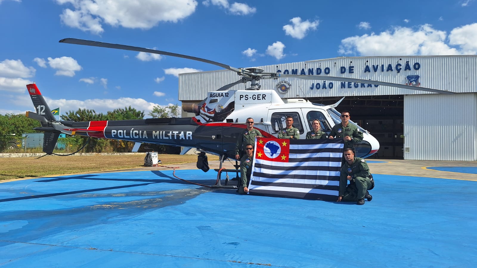 Apoio do Governo de SP a desabrigados no Rio Grande do Sul é ampliado com helicóptero Águia