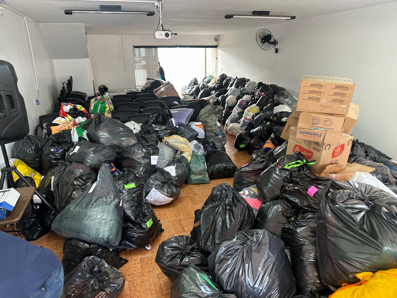 Helinho Zanatta arrecada 4 toneladas de produtos para famílias gaúchas