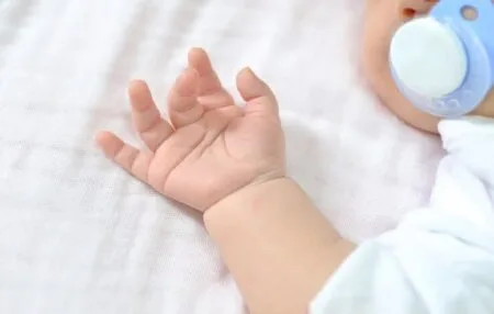 Pai é preso após agredir e matar bebê de 7 meses