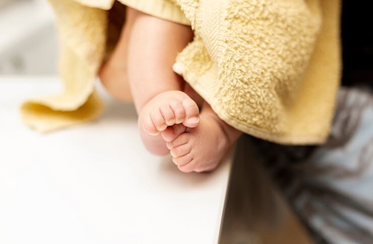 Criança de 1 ano morre após se afogar em piscina