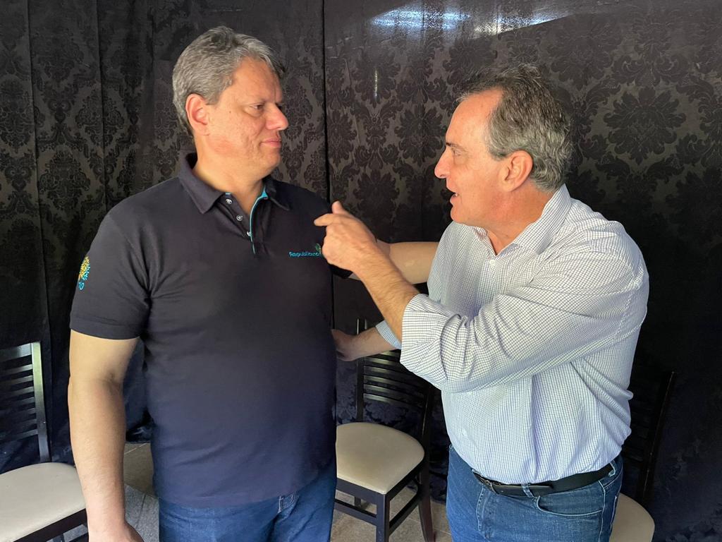 Zanatta sobe o tom e lembra que Madureira não apoiou o governador: “aqui é Tarcísio desde sempre”