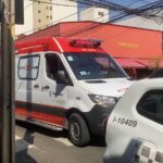 Mulher é atropelada após atravessar rua com semáforo fechado para pedestres no Centro de Piracicaba