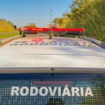 Homem morre em Piracicaba após carro colidir na traseira de caminhão carregado com madeira