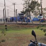 Ex-funcionários acampam em frente à Mausa e afirmam estar passando por necessidades