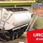 Caminhão desgovernado invade residência em avenida de Piracicaba