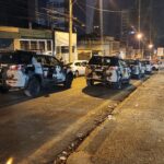 Homem armado é detido após GATE invadir quarto; armas são apreendidas