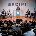 Demandas prioritárias de Piracicaba são entregues a candidatos a prefeito em painel na Acipi