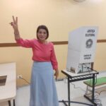 Professora Bebel vota em Piracicaba e percorre colégios eleitorais