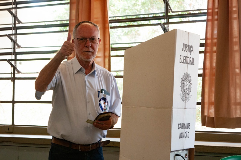 Candidato a prefeito Barjas Negri votou na manhã de hoje (06) em Piracicaba