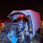 Duas pessoas morrem em colisão entre carreta e van em rodovia próxima a Piracicaba