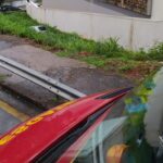 Veículo perde o controle e cai em ribanceira durante chuva forte em Piracicaba