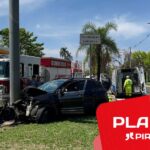 Colisão entre carro e poste deixa uma pessoa morta e duas gravemente feridas em Piracicaba