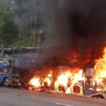 Passageiro é preso após se trancar no banheiro e atear fogo em ônibus com 40 pessoas