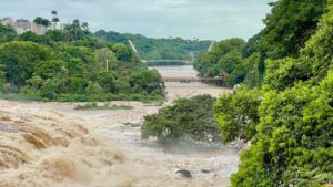 Rio Piracicaba sobe para 3,11 metros e fica a 10 centímetros da cota de atenção; chuva continua até sexta-feira