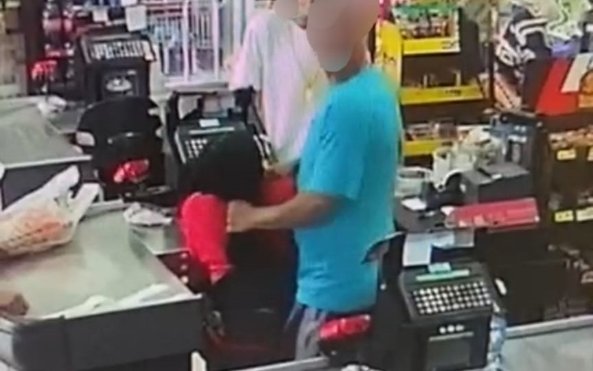 Assaltante ameaça ‘degolar’ atendente de caixa em supermercado de Piracicaba