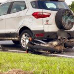 Motociclista fica ferido em colisão com carro na Rodovia Geraldo de Barros, em Piracicaba