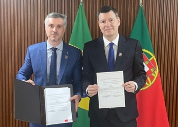 Vinicius Marchese assina acordo que permite engenheiros brasileiros atuarem em Portugal