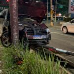 Condutora embriagada abandona acidente após derrubar coqueiro e danificar radar em Piracicaba