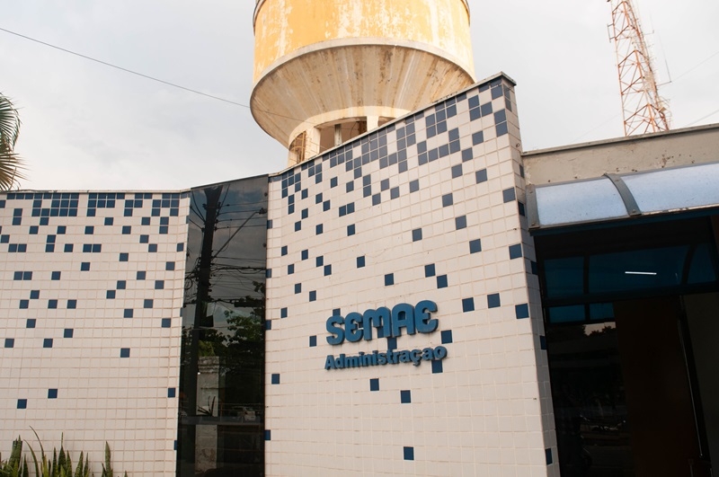 Abastecimento de água é prejudicado após homem subir em torre de energia em Piracicaba