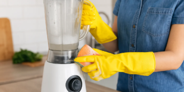 O que nunca usar para limpar liquidificador se quiser evitar o cheiro ruim
