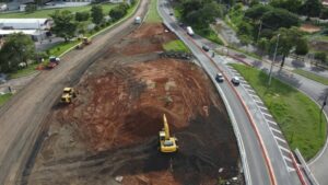 Vista-das-obras-para-construcao-de-dispositivo-na-SP-304-pela-Eixo_-Prefeitura-atua-para-amenizar-problemas-no-transito-1024×576