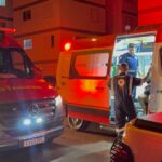 Mulher que foi esfaqueada com a criança no colo em Piracicaba segue internada em estado grave